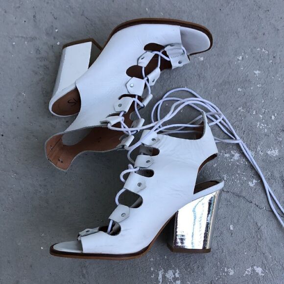 Shelly London  - Picture 2 of 9